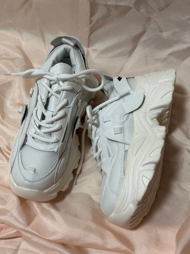 Warehouse shoes outlet for women