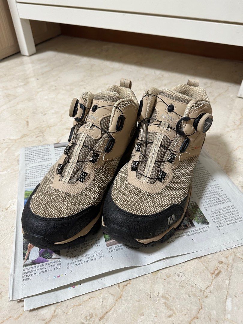 Altai Volcano Hiking Boots US8, Sports Equipment, Hiking & Camping on