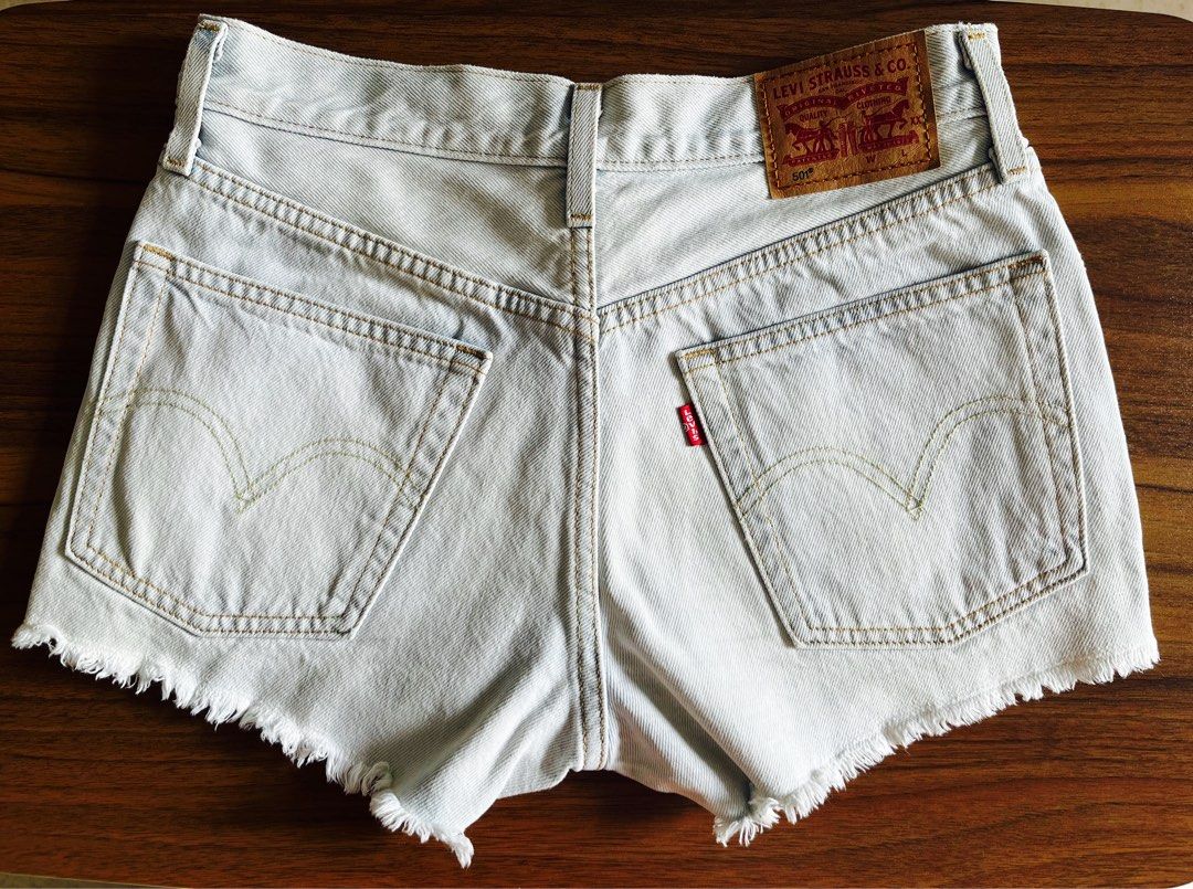 White levi clearance shorts