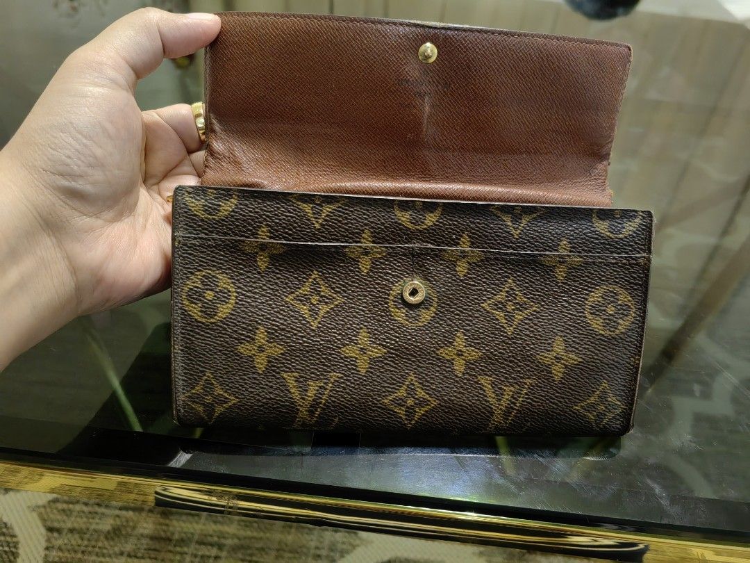 Authentic LV Wallet (Category: Luxury Bags & Wallets) located in Manila. Submitted by simplestform (Listing ID 1265682225, Image 3). Description: Authentic Has flaws but still good for daily use Date code TH0050 (produced in May 2000 in France).