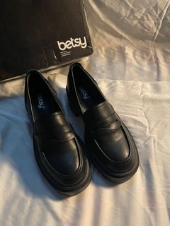 Betsy Loafers