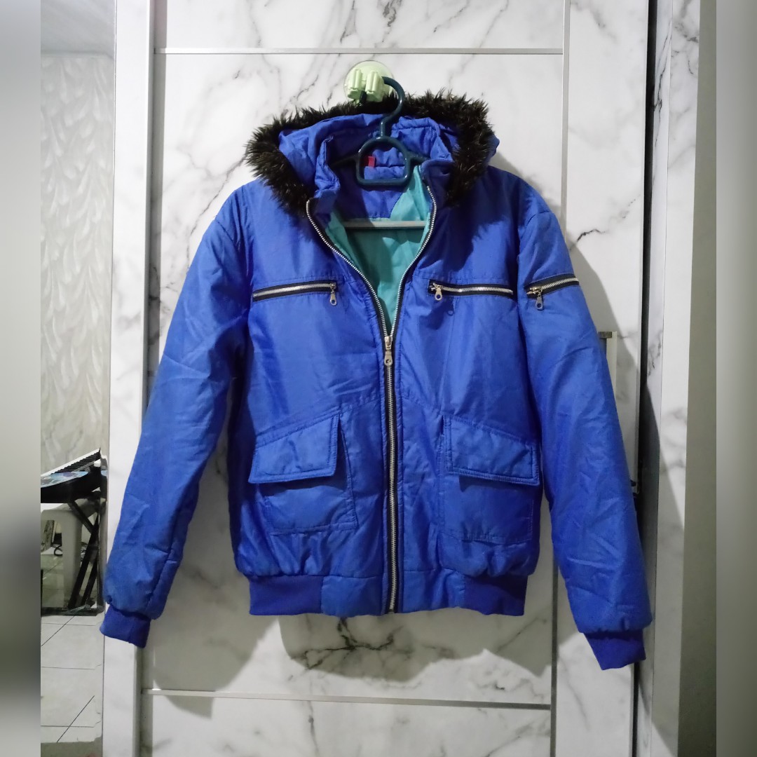 Blue Jacket Jaket Biru Bulu Hitam Fur Winter Parasut, Fesyen Wanita ...