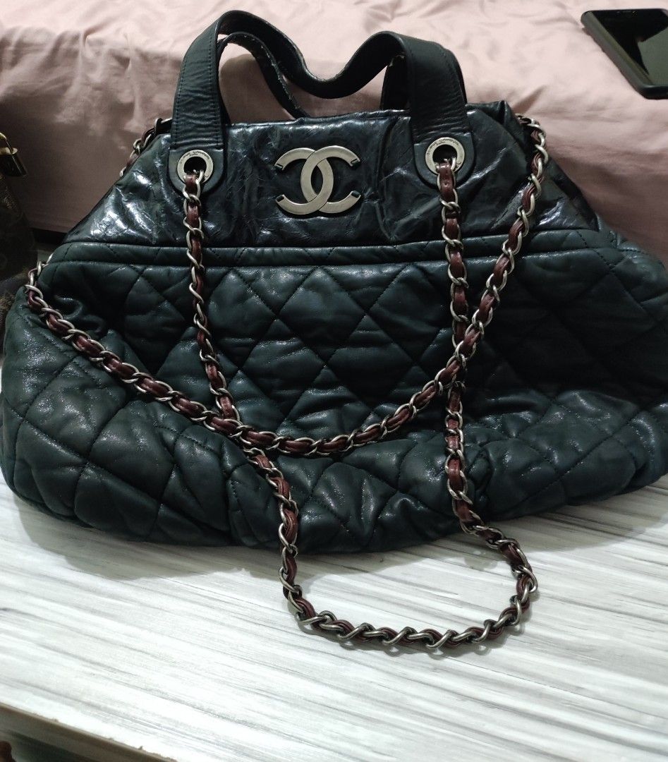 Chanel Iridescent Calfskin Quilted Large in The Mix Tote Black