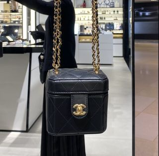 Chanel 22S Vanity with Top Handle, Women's Fashion, Bags & Wallets,  Clutches on Carousell