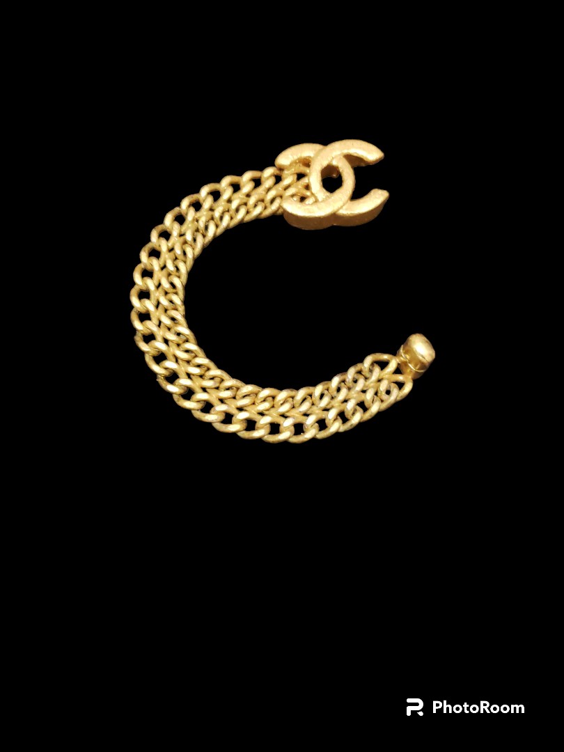 Chanel vintage bracelet, 名牌, 飾物及配件- Carousell