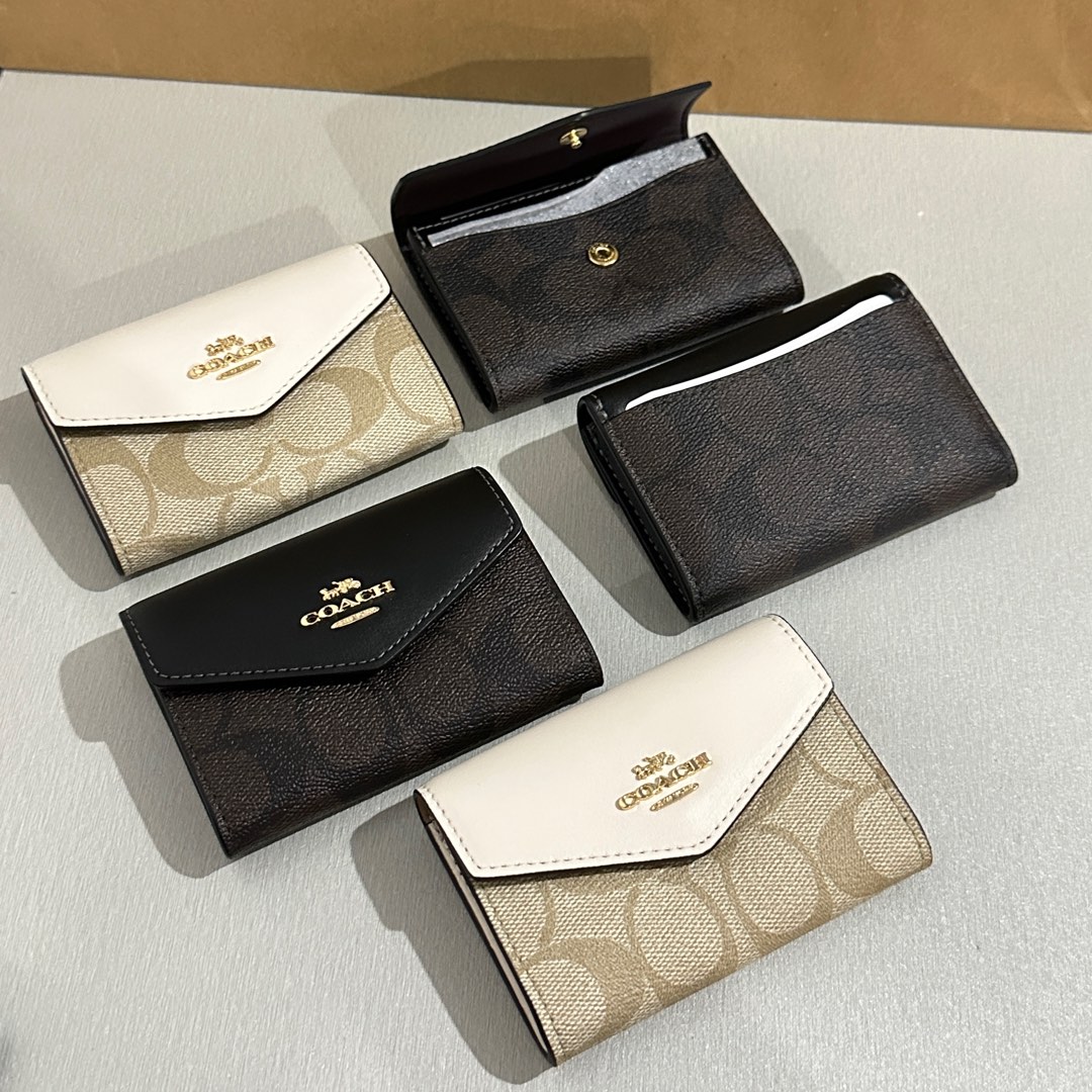 COACH SNAP CARD CASE, Luxury, Bags & Wallets on Carousell