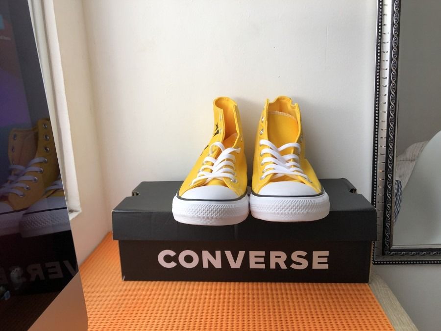 Converse Hi Amarillo Original Authentic 100% Mulus Asli Sneakers High  Yellow Kuning Shoes Sepatu Sneaker Shoe Footwear Alas Kaki Foot Wear Casual 