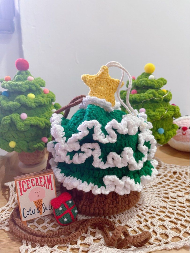 Crochet Christmas tree cross body bag