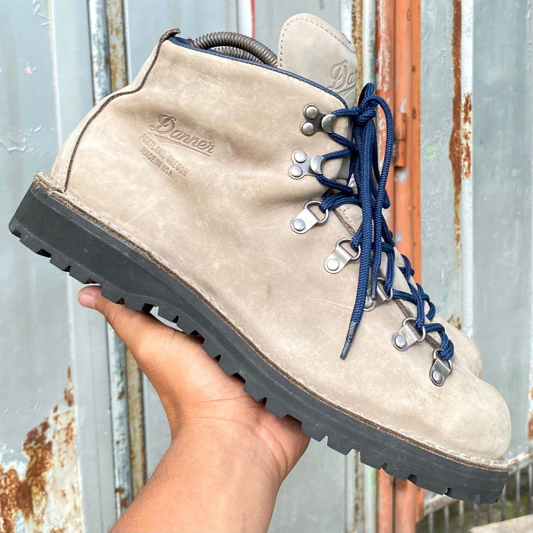 Danner mountain light deals dryden