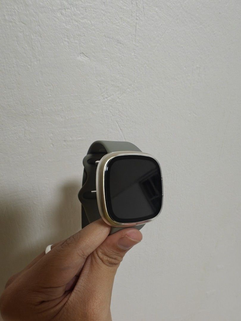Gold fitbit versa cheap