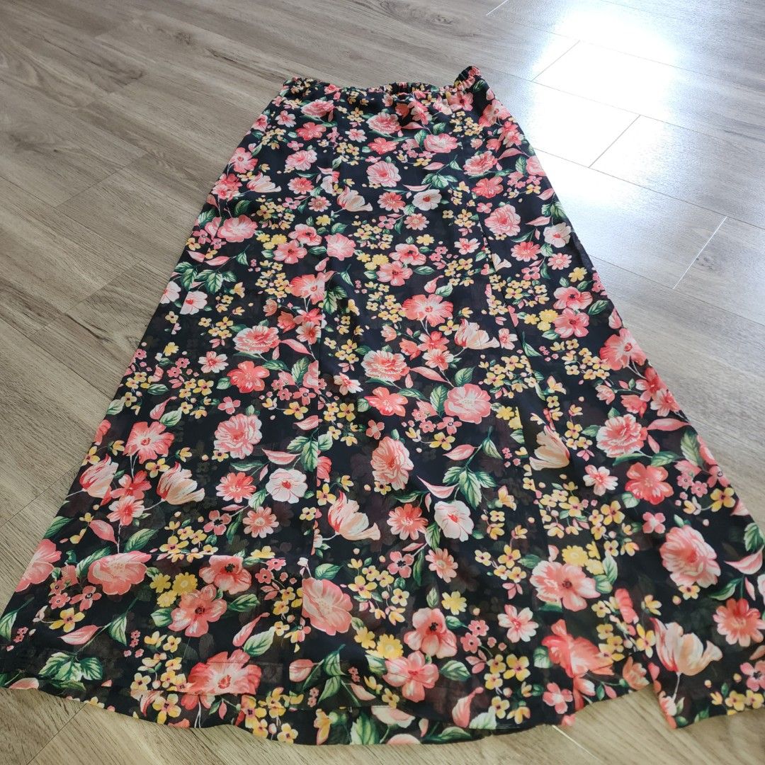 Forever 21 Maxi Floral Skirt with Slit Flowy Cottagecore Women s