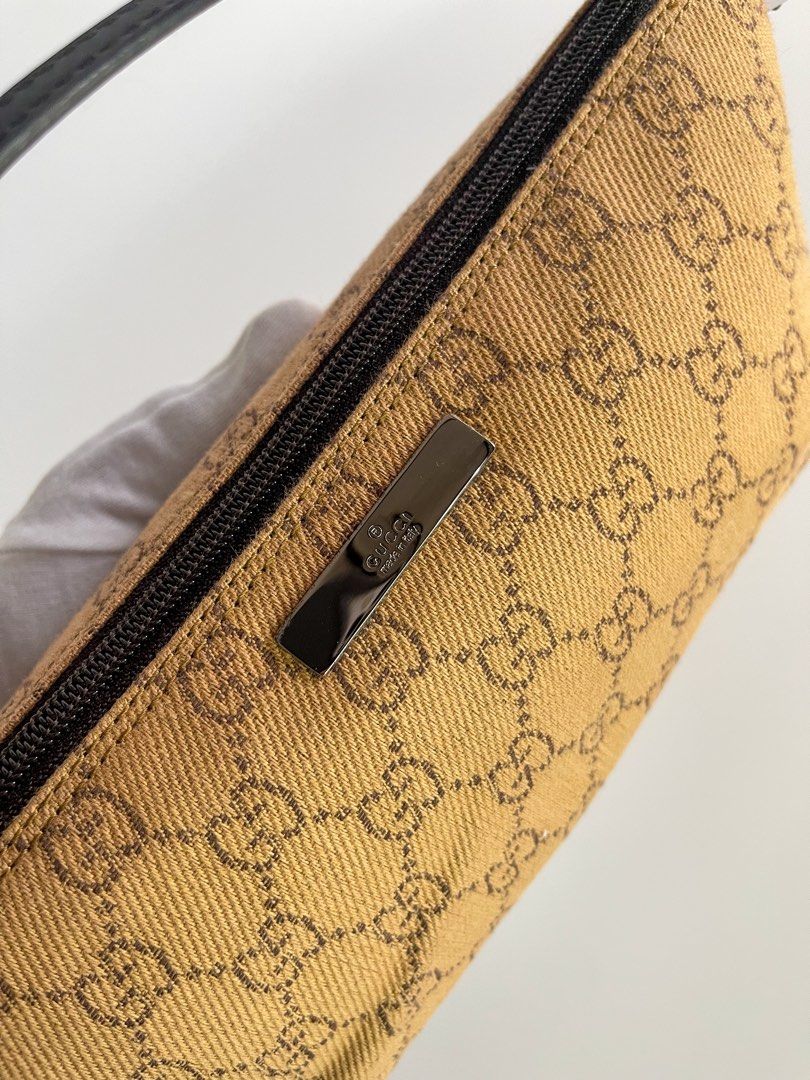 Gucci Canvas Boat Baguette (Category: Luxury Bags & Wallets) located in Bacolor. Submitted by getluxeph (Listing ID 1265701900, Image 3). Description: Guaranteed Authentic Rank SA (No Flaws) Like new 13,000 Please manage your expectations as you are buying used/pre-loved items. All sales are final..