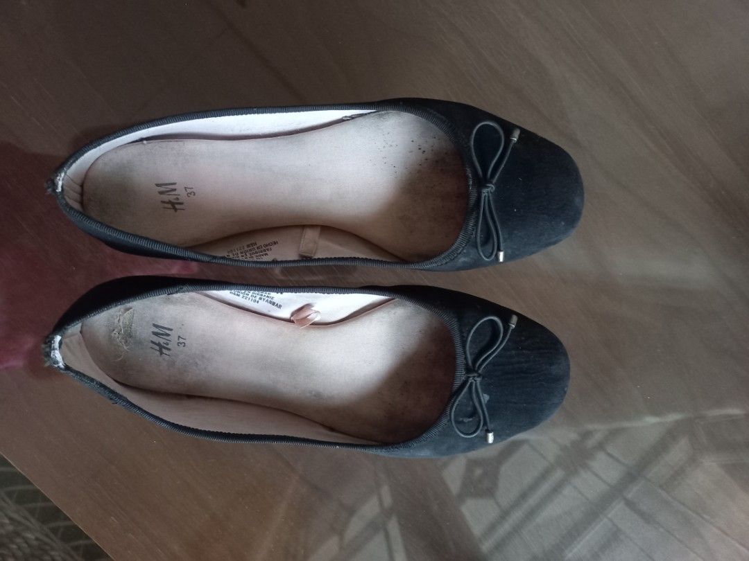 H M Black Flat n New Look Shoes Fesyen Wanita Sepatu di Carousell