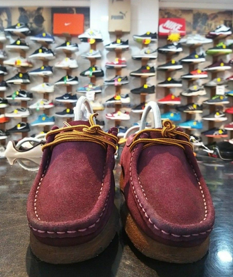 Kasut cheap clarks wallabees
