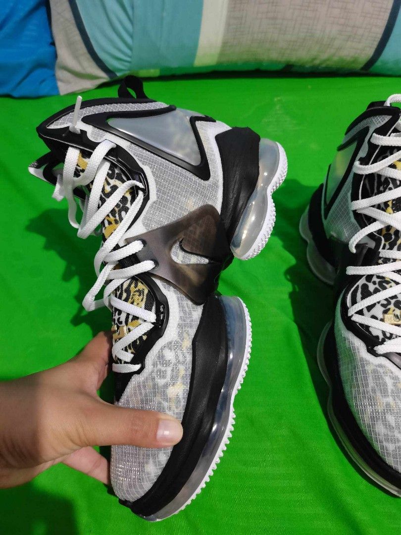 Lebron james 2024 leopard shoes