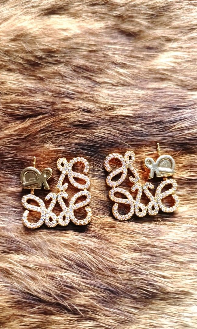 Loewe earrings from japan🇯🇵 (Category: Luxury Accessories) located in Quezon City. Submitted by liambags (Listing ID 1265578361, Image 1). Description: Loewe earrings from japan no flaws with markings with gift box pm me.