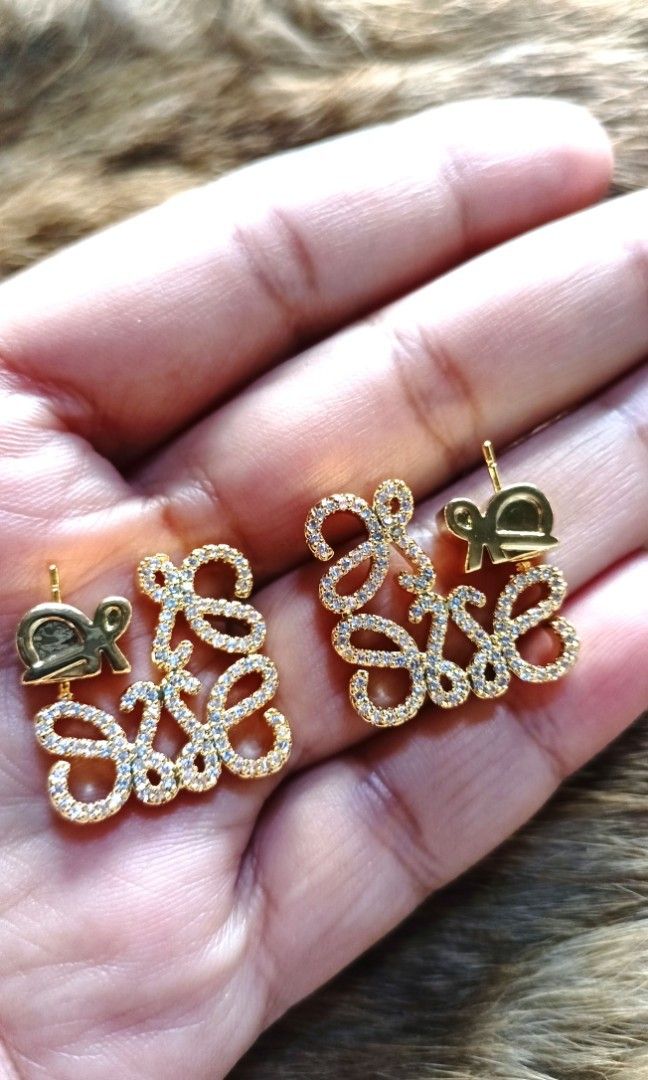Loewe earrings from japan🇯🇵 (Category: Luxury Accessories) located in Quezon City. Submitted by liambags (Listing ID 1265578361, Image 3). Description: Loewe earrings from japan no flaws with markings with gift box pm me.