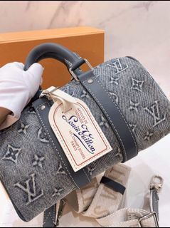Louis Vuitton Green/Blue Taurillon Illusion Mini Keepall Earphones Pouch  and Bag Charm - Yoogi's Closet