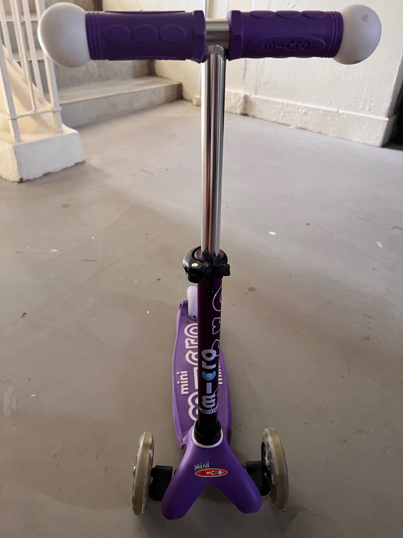 Micro Mini Deluxe Magic Scooter (LED on Wheels + Handles), Sports