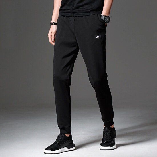 Nike box outlet logo joggers