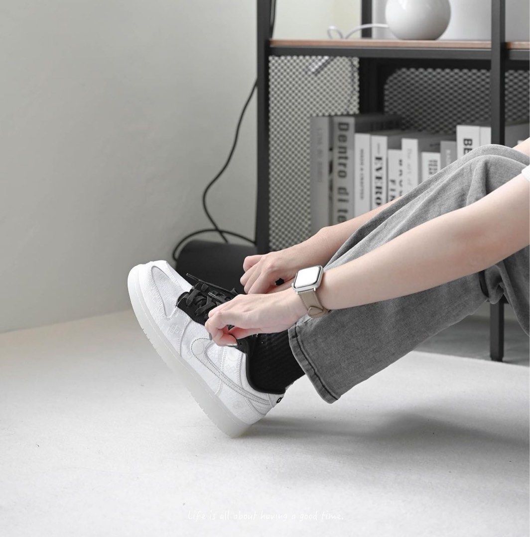 nike dunk fragment on feet