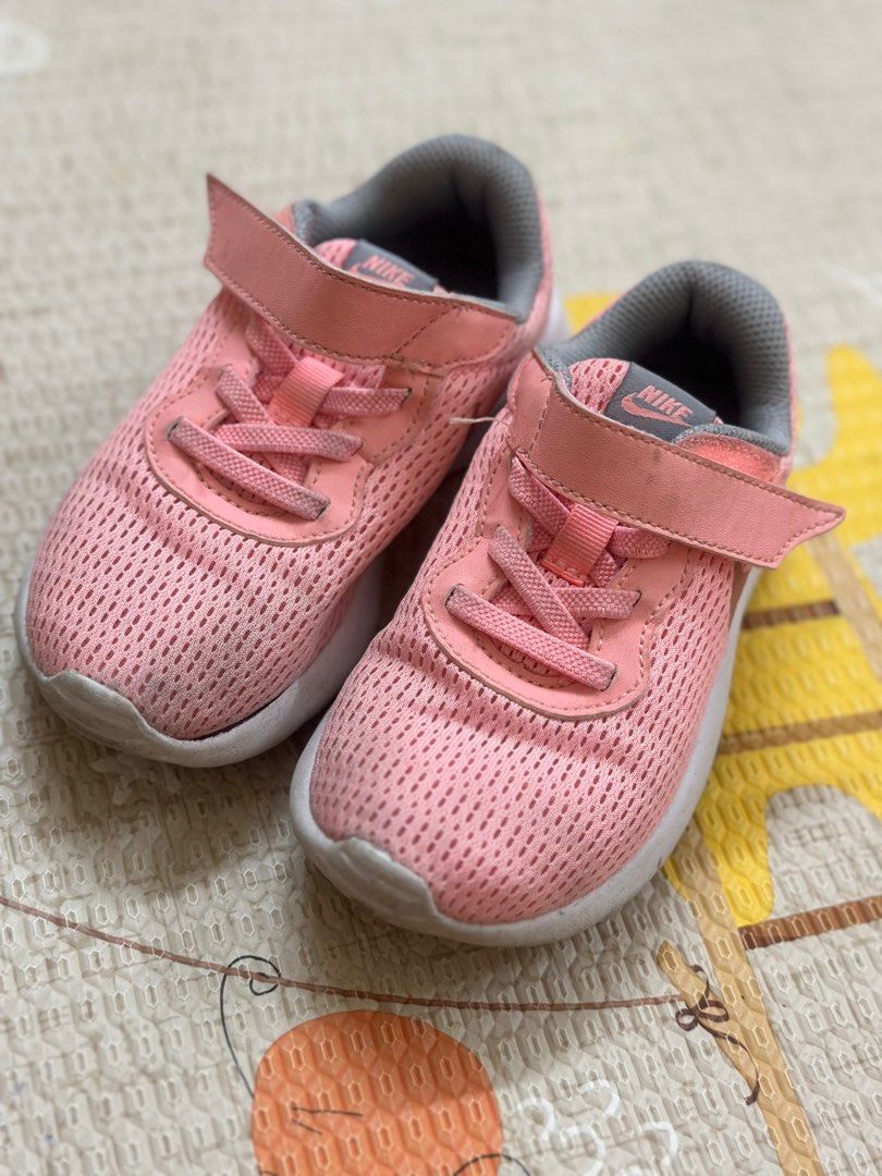 Girls nike cheap tanjun sneakers