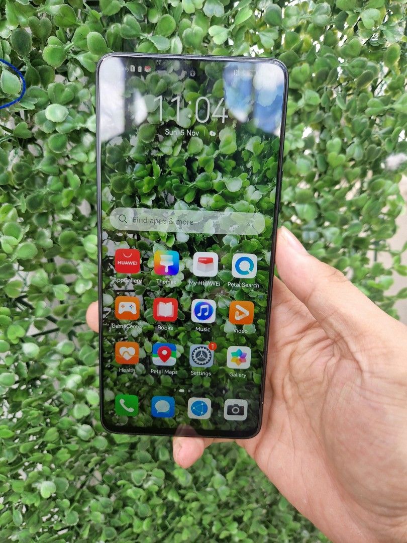 Nova 9 se (Category: Huawei) located in Quezon City. Submitted by mubrogadgets (Listing ID 1265616212, Image 1). Description: Huawe nova 9 se No issue No history repair Smooth na smooth pa Like a brand new Quad camera (super linaw) -108 MP, f/1.9, (wide), 1/1.52", 0.7µm, PDAF -8 MP, f/2.2, 112˚ (ultrawide) -2 MP, f/2.4, (macro) -2 MP, f/2.4, (depth) Front camera 16mp Specs 6.78 inches Qualcomm SM6225 Snapdragon 680 4G Octa-core (4x2.4 GHz Kryo 26