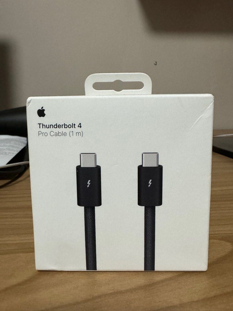 Thunderbolt 4 (USB-C) Pro Cable (1m) - Apple (IN)
