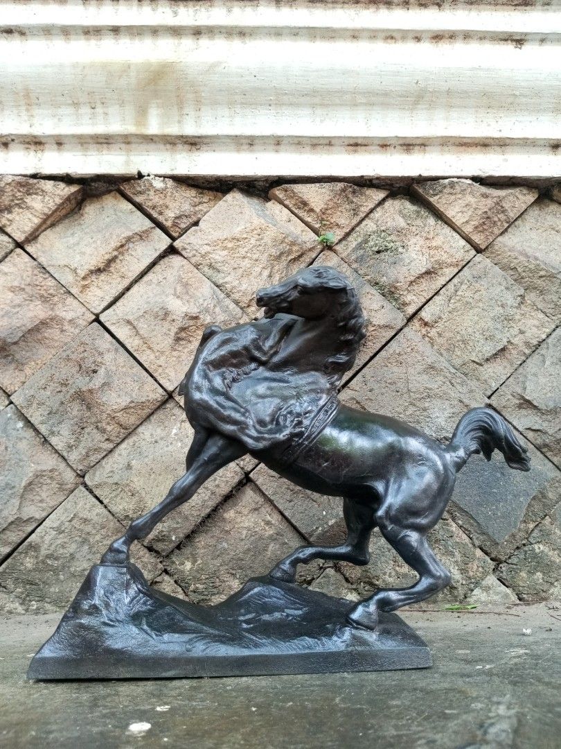 Patung kuda eropa, Antik, Pajangan di Carousell