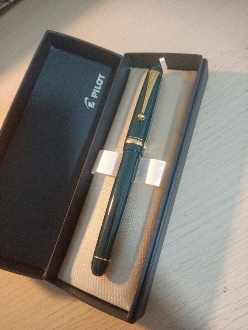 Pilot Custom 74 F nib Dark Green with Con-70, Hobbies & Toys