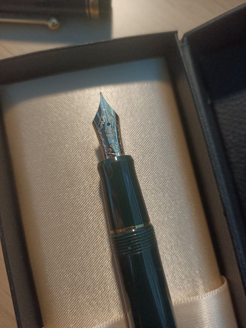 Pilot Custom 74 F nib Dark Green with Con-70, Hobbies & Toys