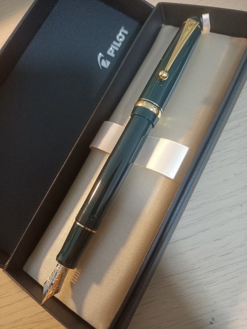 Pilot Custom 74 F nib Dark Green with Con-70, Hobbies & Toys