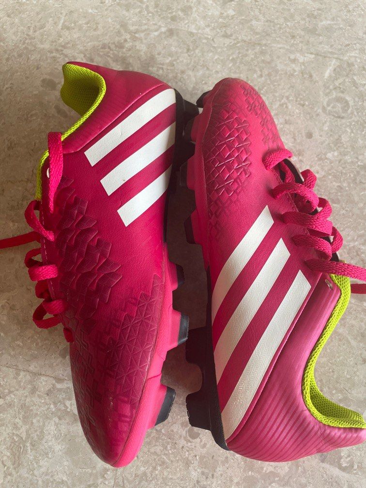 Girls top soccer boots