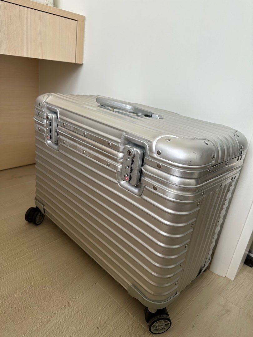 Rimowa Pilot 37L 4 wheel suitcase Rimowa 行李箱停產款, 興趣及遊戲 