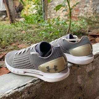 Sepatu Under Armour