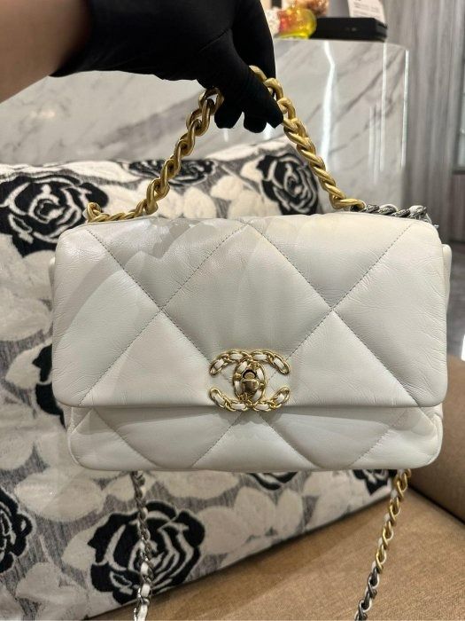 Chanel small on sale leather bag