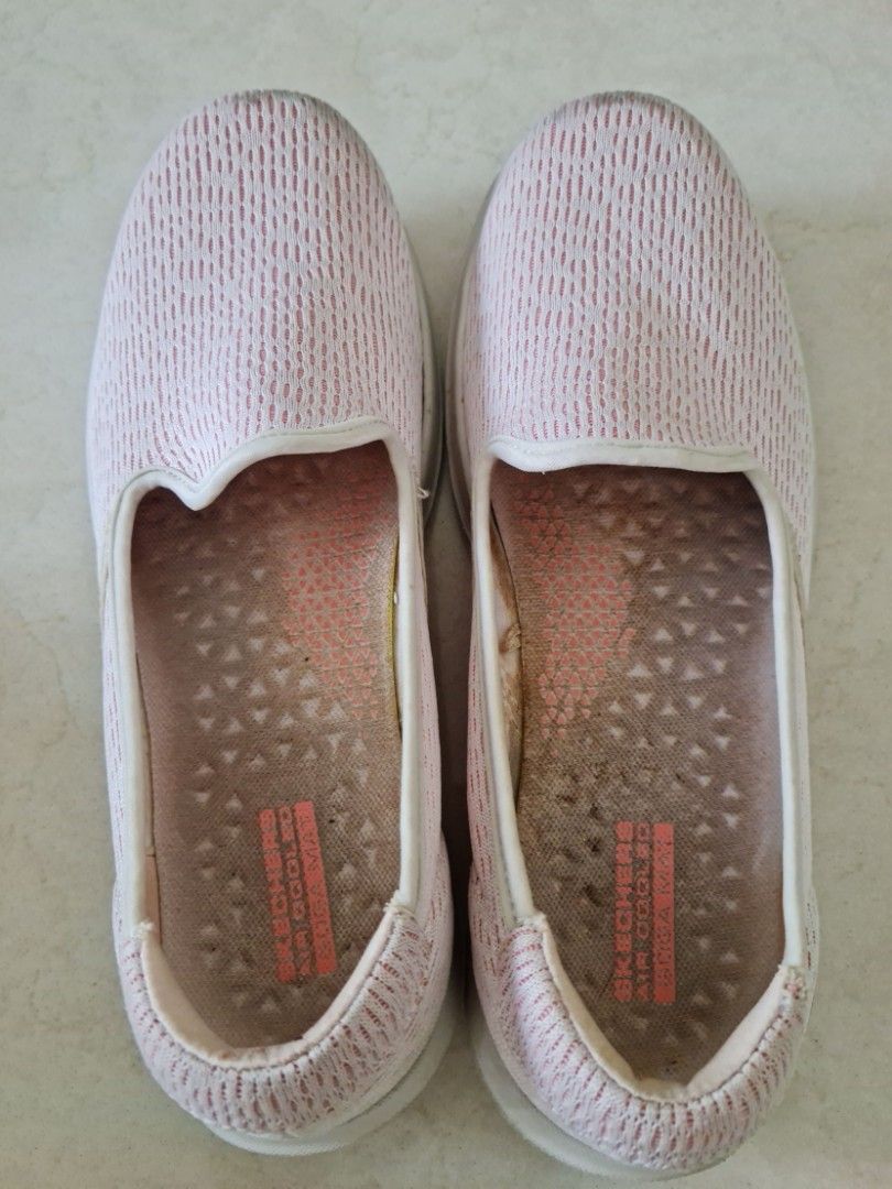 Skechers deals comfortable flats