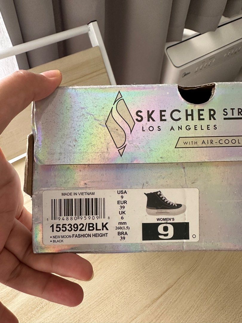 Skechers sales roblox id