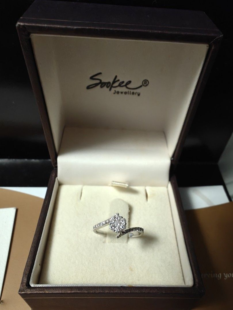 Soo Kee 18K white gold diamond ring