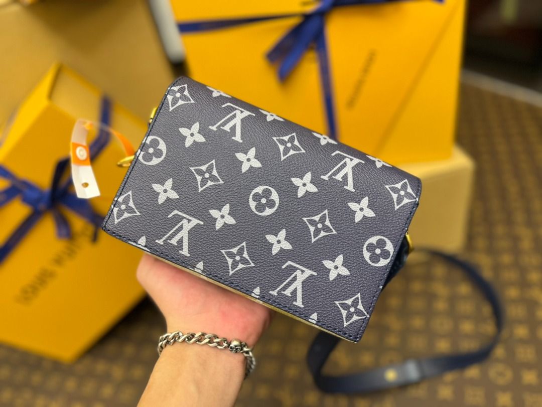 Louis Vuitton Steamer Wearable Wallet