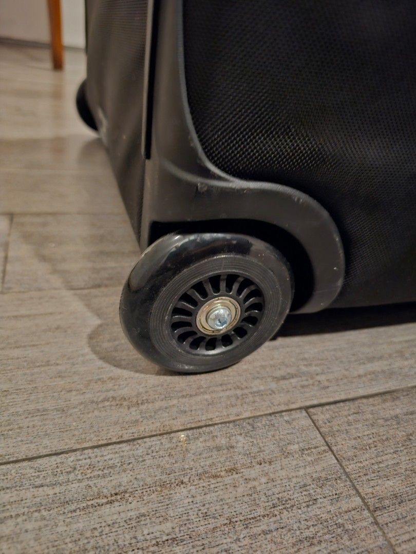 Tumi 28 inch luggage, Hobbies & Toys, Travel, Luggage on Carousell