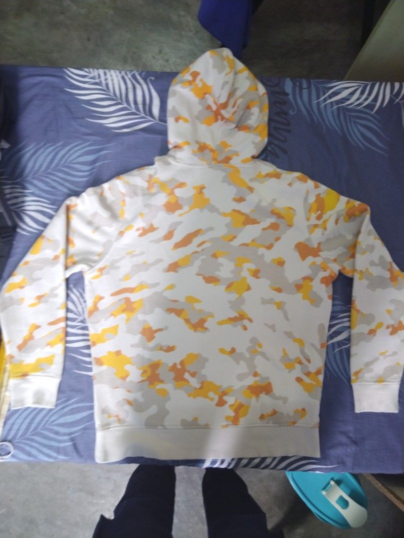 Under armour camo hoodie orange logo clearance