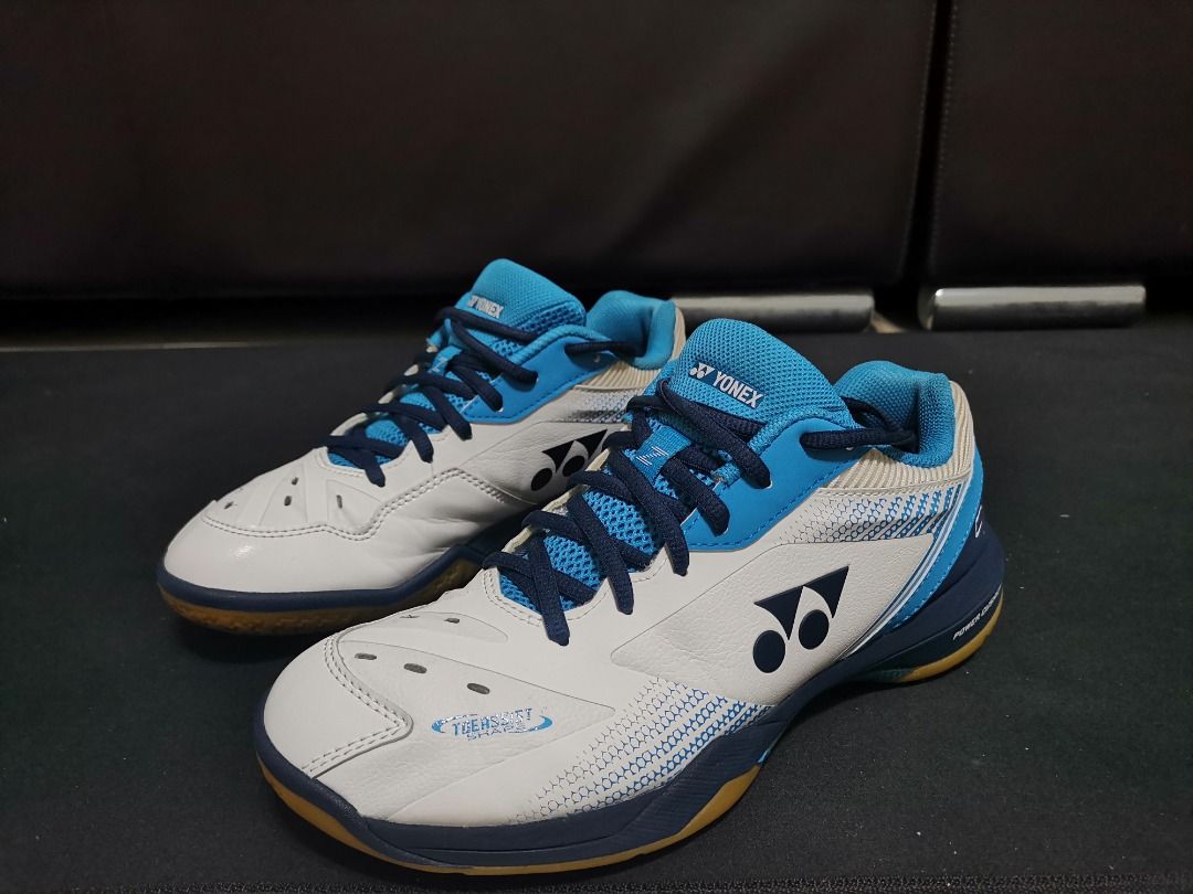 used Yonex 65Z3 badminton shoes Sports Equipment Other Sports