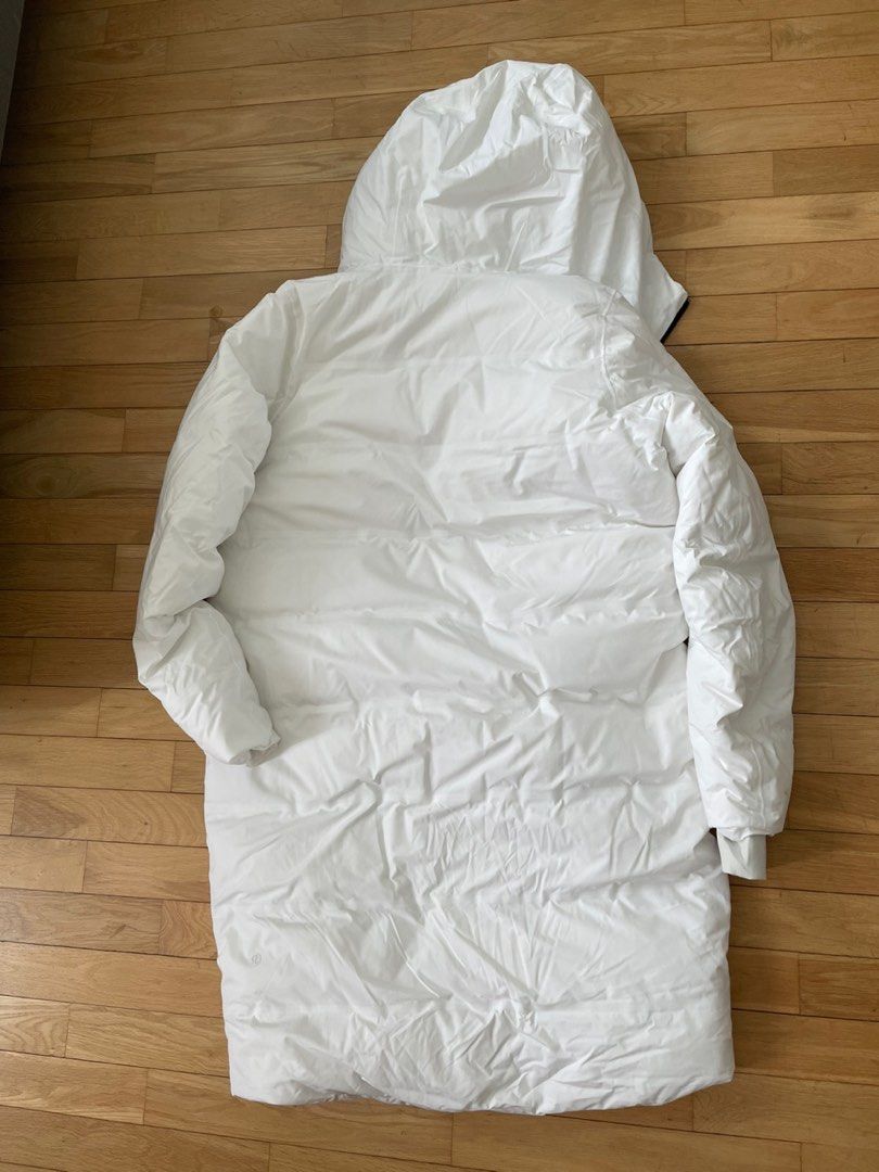 Winter Jacket (Category: Coats, Jackets and Outerwear) located in Singapore. Submitted by genralrommel (Listing ID 1265629029, Image 2). Description: .