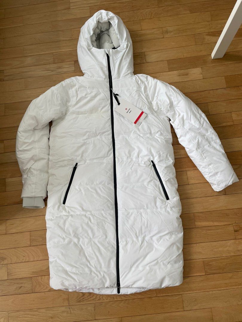 Winter Jacket (Category: Coats, Jackets and Outerwear) located in Singapore. Submitted by genralrommel (Listing ID 1265629029, Image 1). Description: .