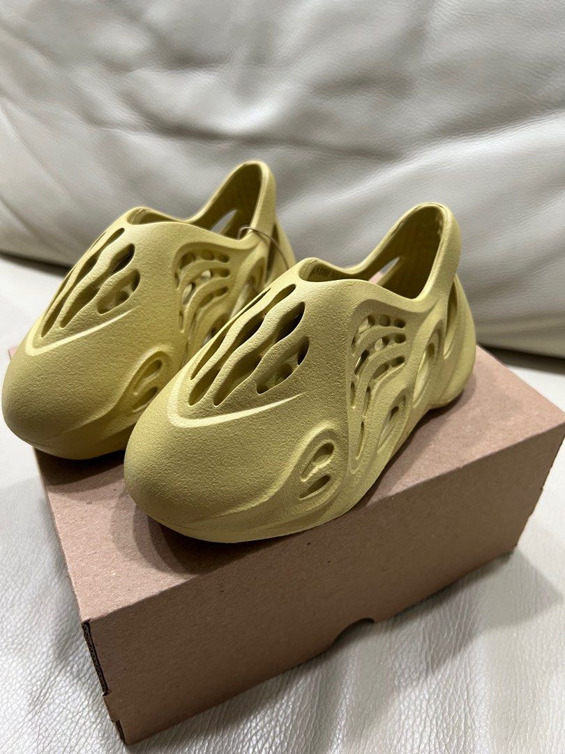 Yeezy foams infant 2025