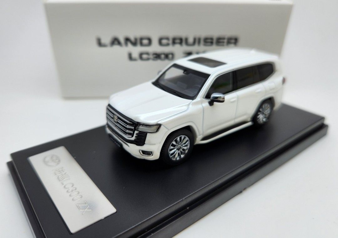 1/64 LCD Models Toyota Land Cruiser LC300 ZX White LCD64027, 玩具