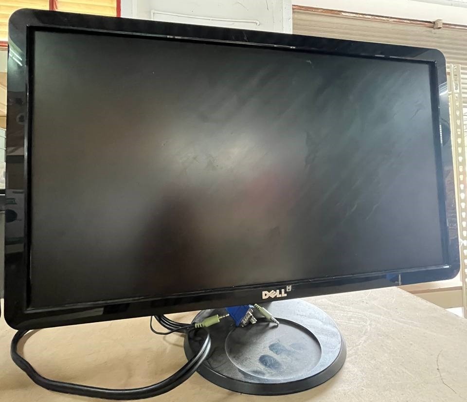 24" Dell S2409W Monitor, Computers & Tech, Desktops on Carousell