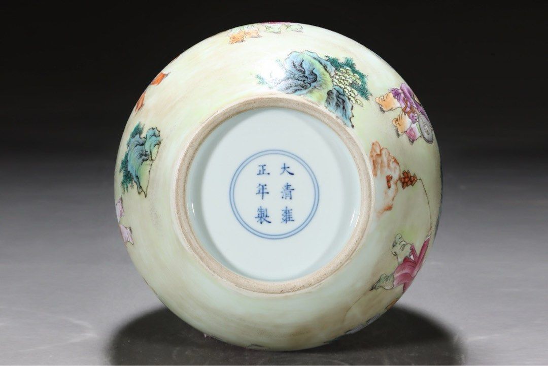 清代-郎世宁-精品绢本粉彩婴戏图葫芦瓶-字画画心尺寸27.5x58厘米；瓷器