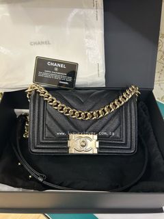 VGC, Chanel boy 25 cm black rhw caviar seri 28, With db card holo non  magnet box